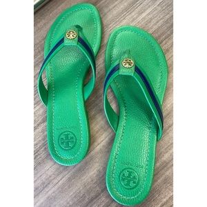 Tory Burch Maritime Logo Leather Thong Sandal in Court Green & Navy Sea Blue 7M